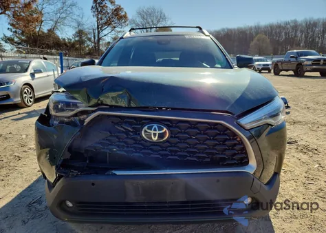 2022 Toyota Corolla Cross Xle from USA, damaged, VIN 7MUDAABG0NV007233